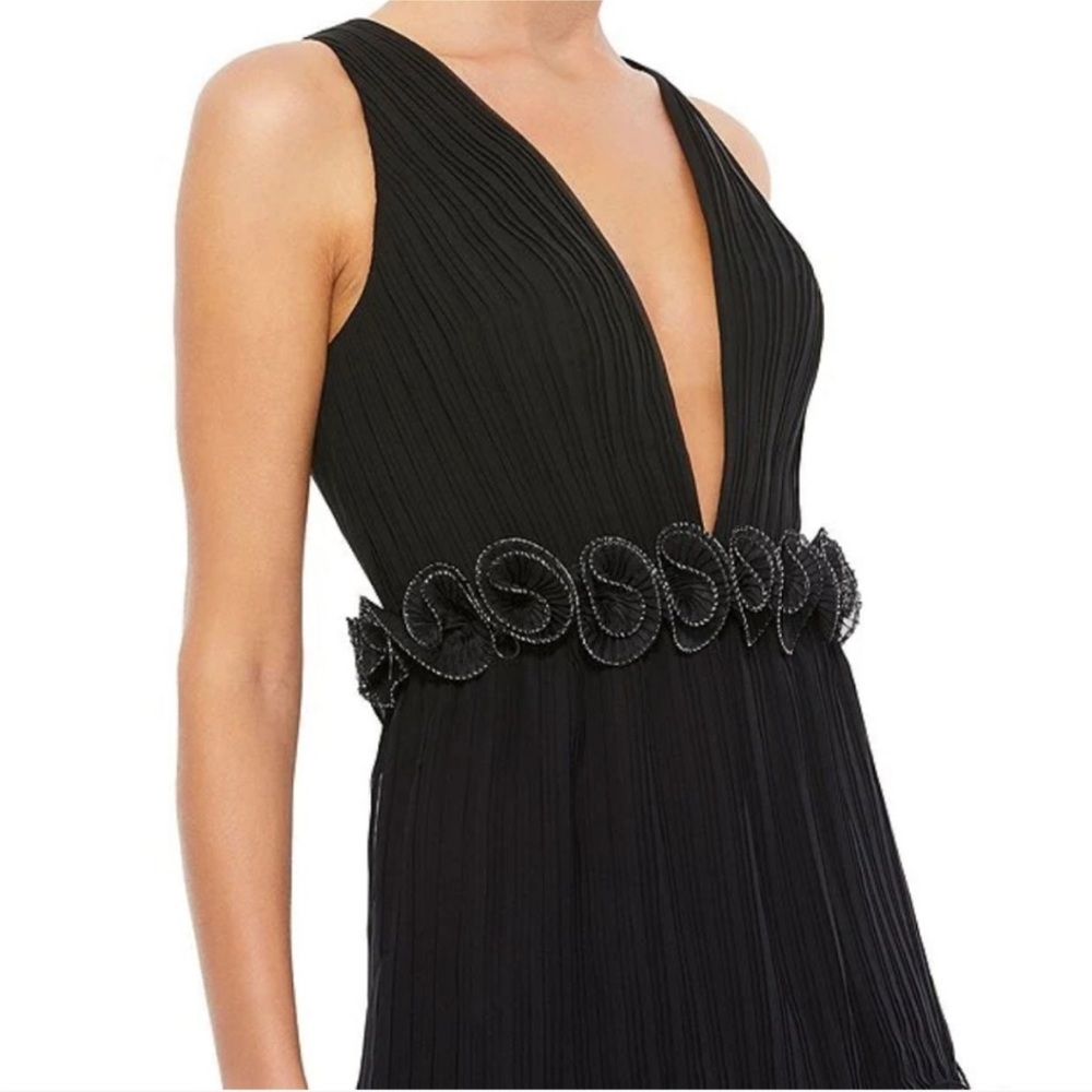 Mac Duggal Ruffle Black Gown Size 4 Ienna
